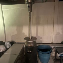 Propane outdoor heater with table shelf