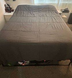 Memory Foam Queen Size Mattress *CLEAN*