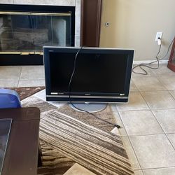 Television Sony 42” Inch It Works ( Needs Control)