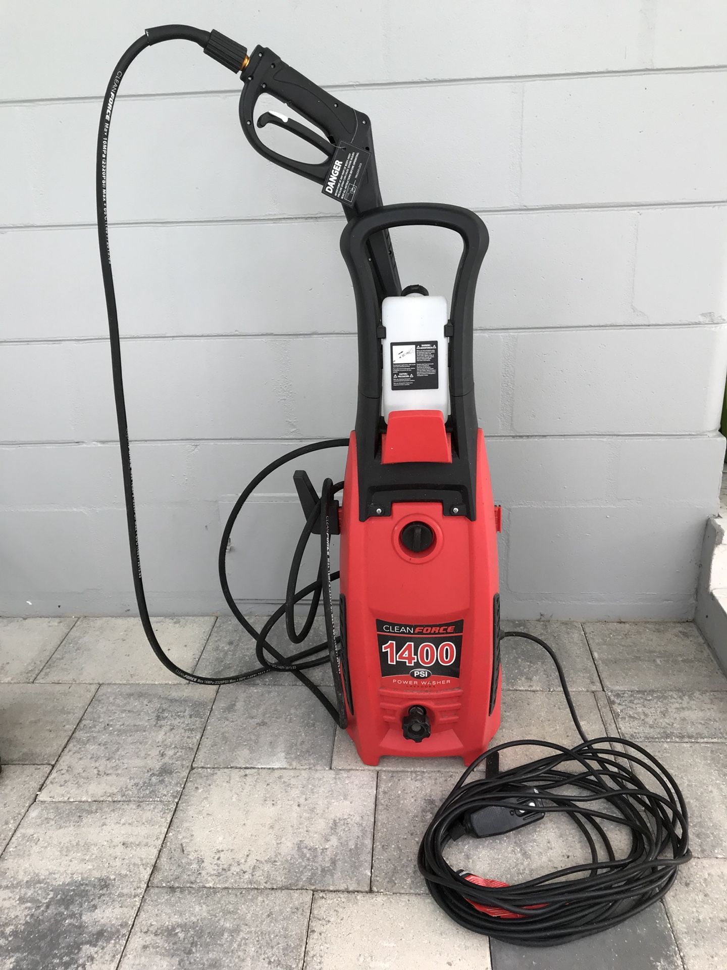 Clean Force 1400 psi electric pressure washer