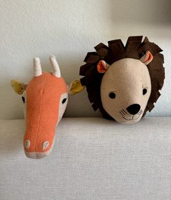 Lion Head And Giraffe Wall Mount