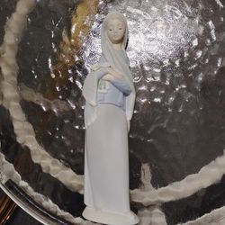 Lladró Figurine "Girl with Calla Lilies"