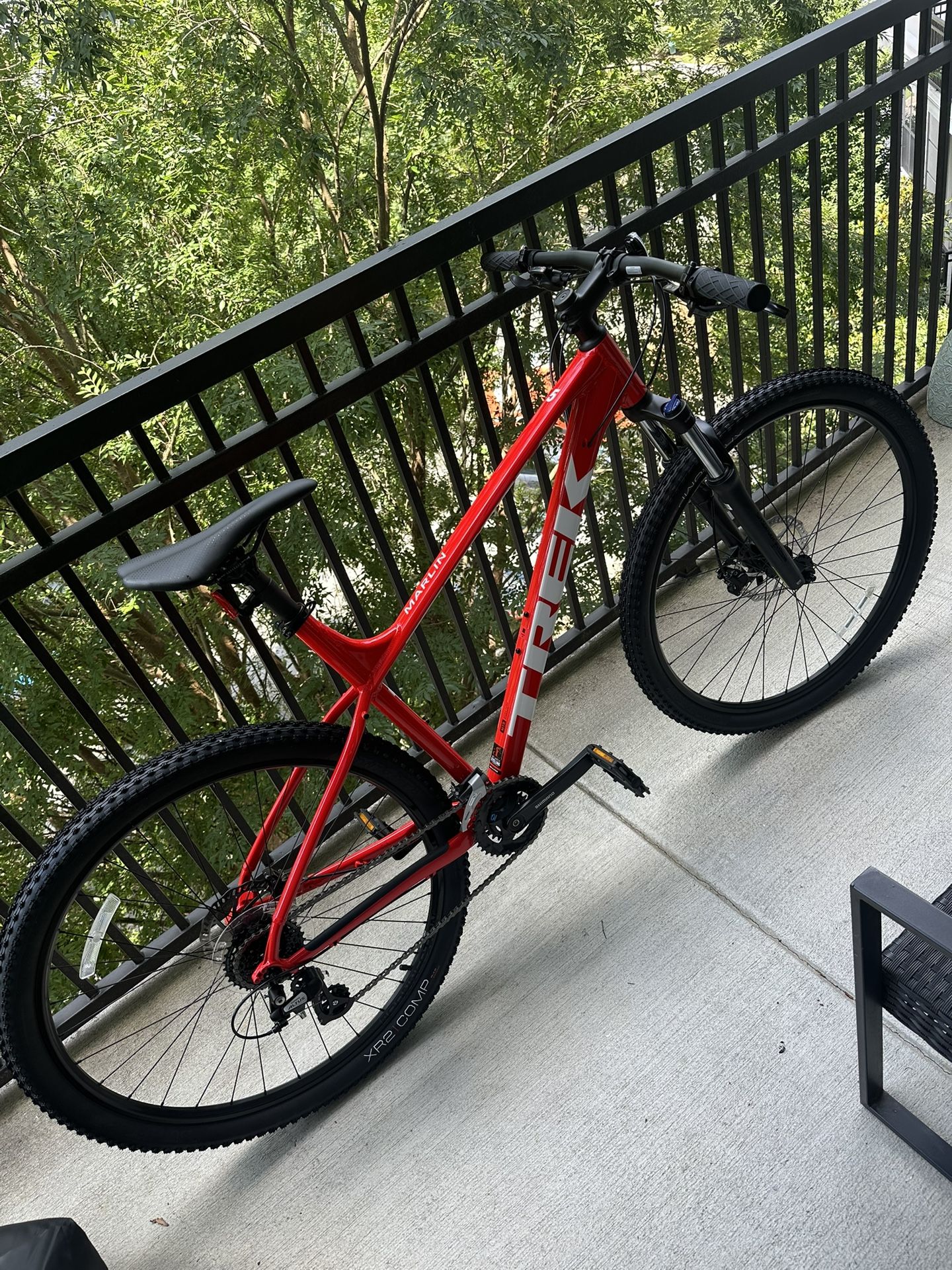 TREK MARLIN 5 XL 29 RADIOACTIVE RED