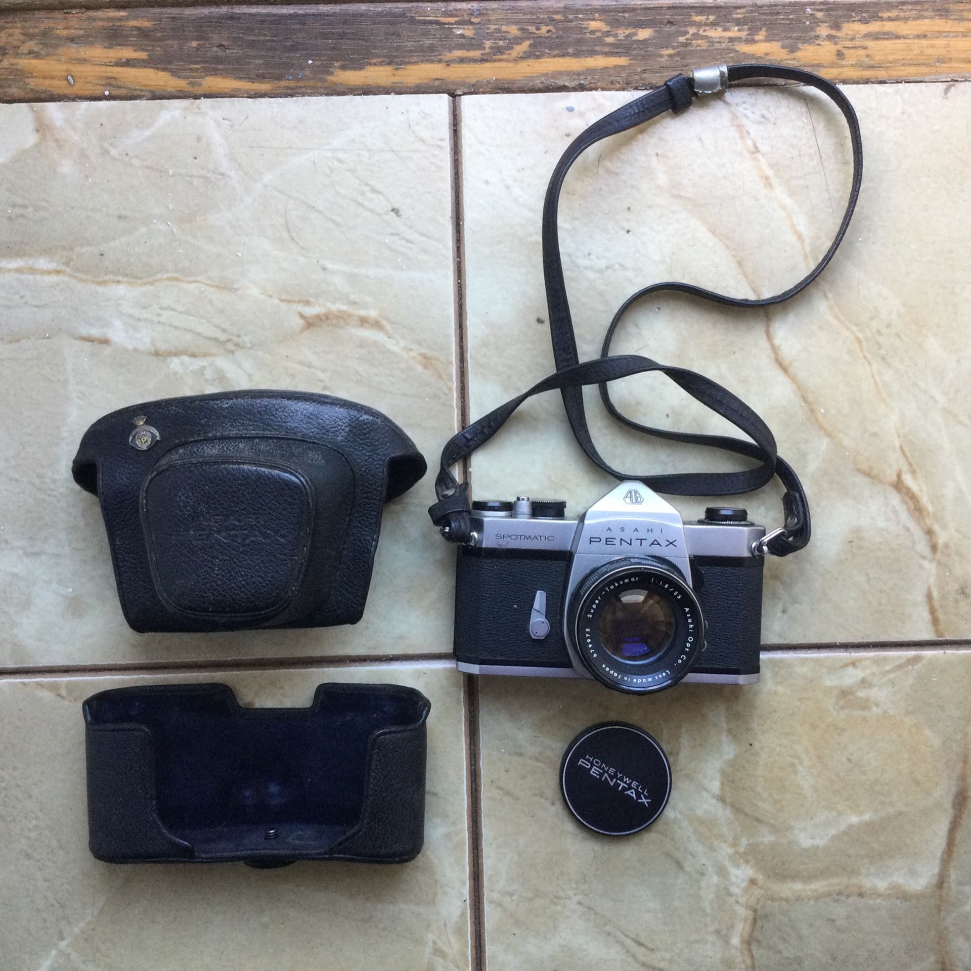 ASAHI PENTAX SPOTMATIC SP with Super Takumar 1:1.8/55 lens From Japan