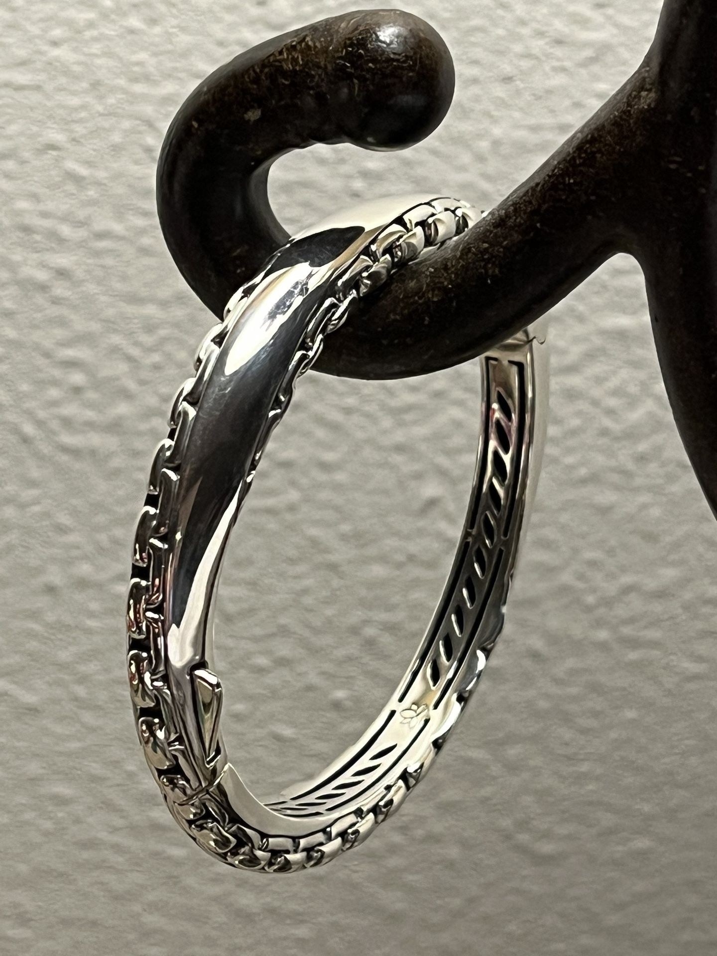 NEW - Stunning (size Small) Designer JAI “Balance & Harmony” Sterling Silver Bangle 30.6g, Org. $210