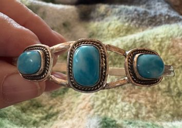 Beautiful turquoise and silver bracelet