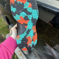 Men's size 41 basketball sneakers