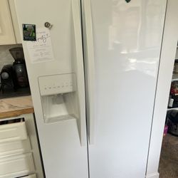 Whirlpool Refrigerator White & Standard Depth $120