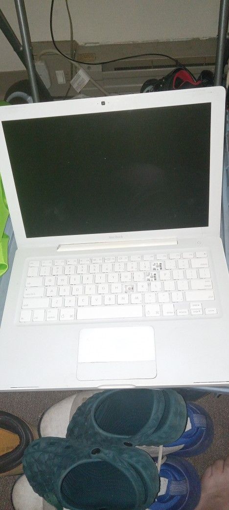 Apple Mac Book 2006 Model