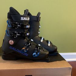 Ski boots for boys