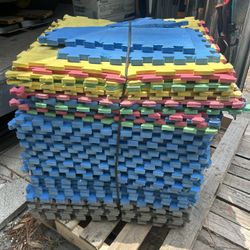 Floor Pads 24” X 24”   46 Pieces