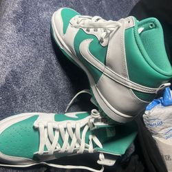 Green Nike Airforce