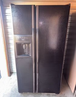 Black Kenmore Refrigerator And Freezer