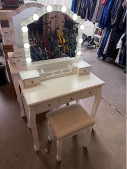 Make up cosmetics desk with bench