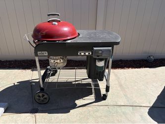 Weber Performer Deluxe Charcoal Grill