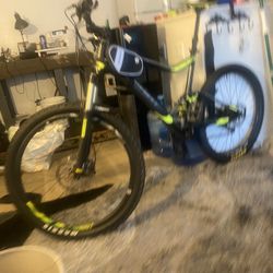 Giant full suspension mountain bike