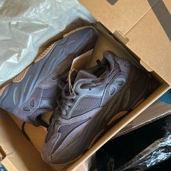 Yeezy Boost 700