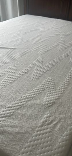 Queen bed come with matress
