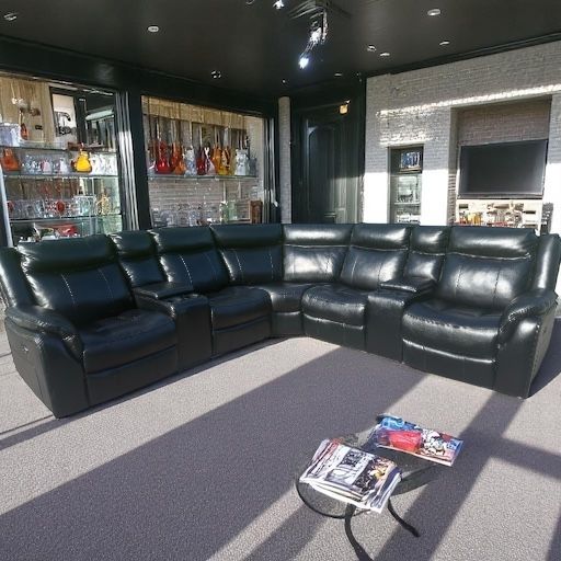 FREE DELIVERY 🚚 Like-New Power Reclining Sectional
