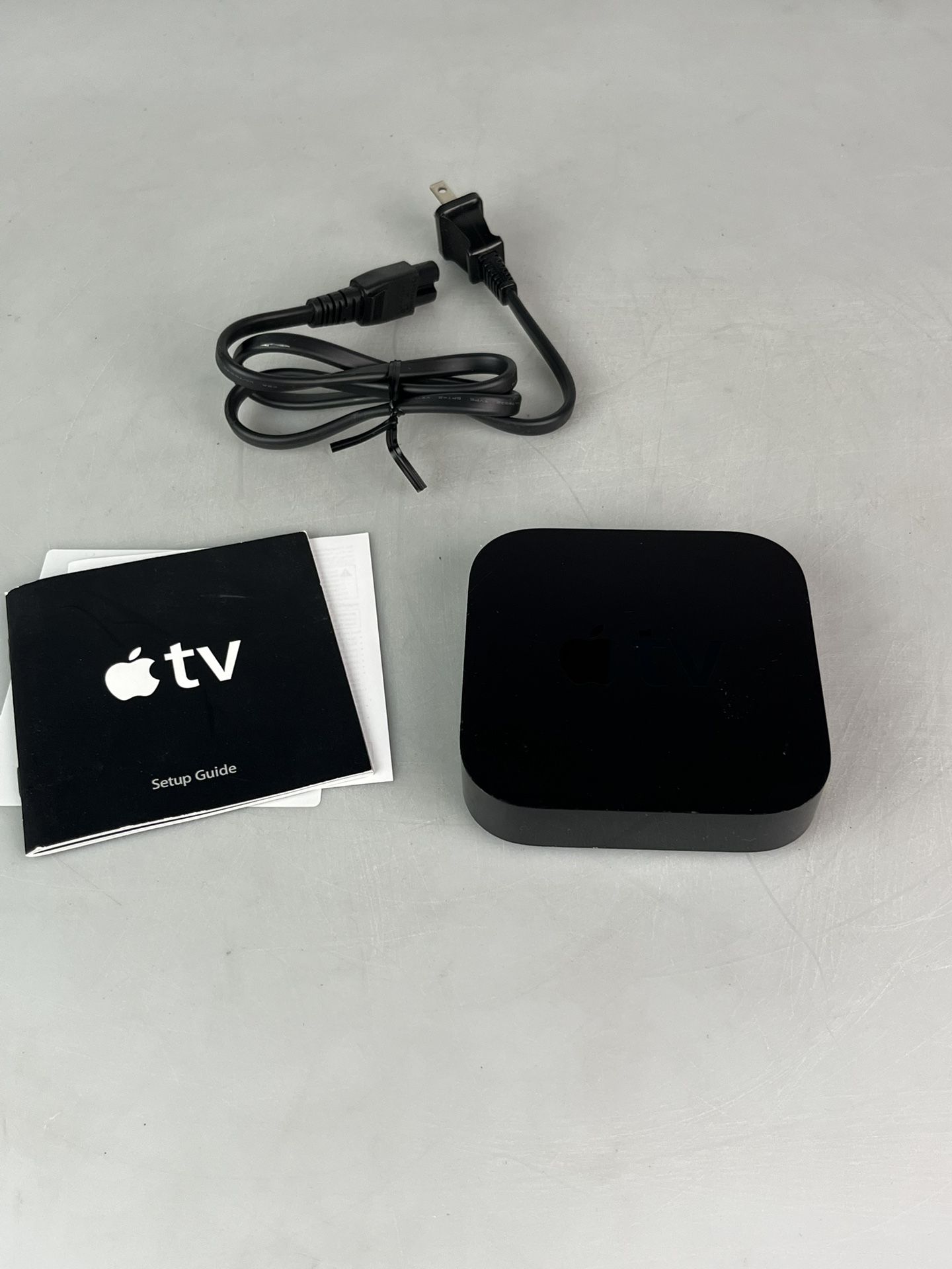 Apple TV (3rd Generation) 8GB Digital HD Media Streamer - Black No Remote