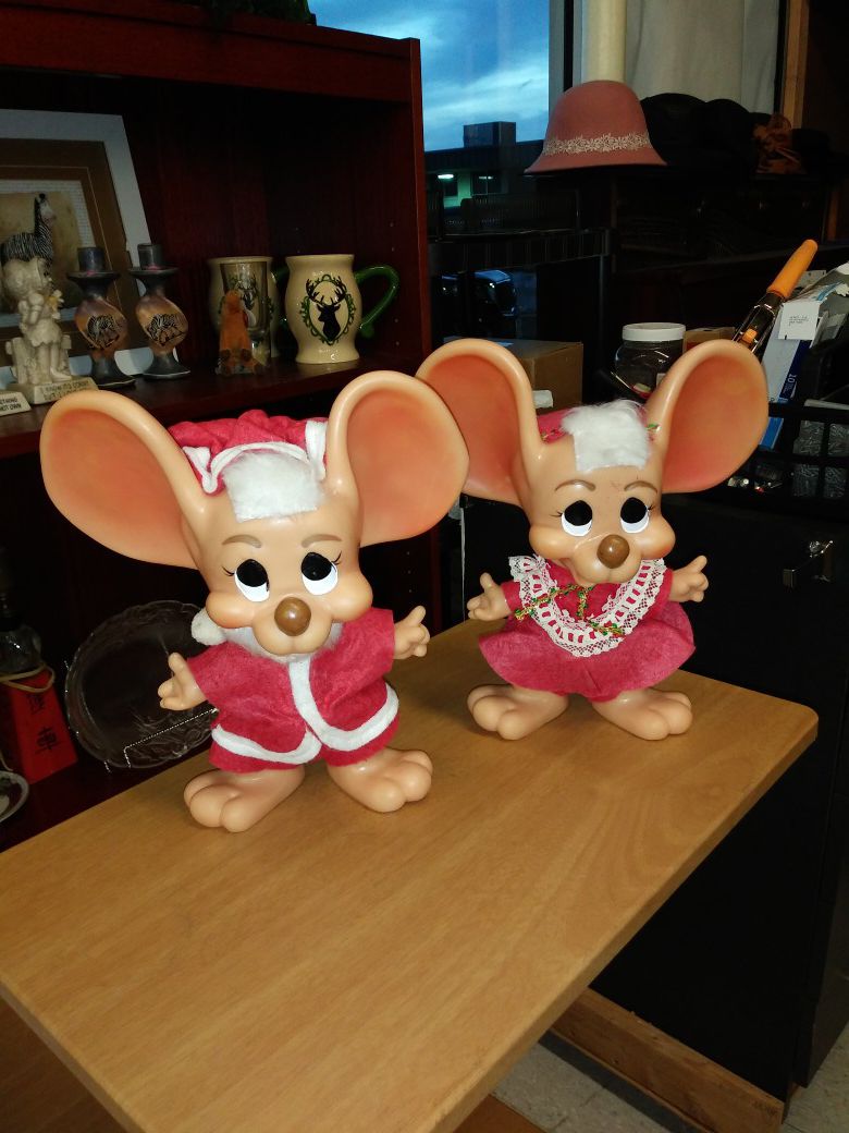 Big Eared Mouse Topo Gigio Mr. & Mrs. Santa Claus Christmas Mice