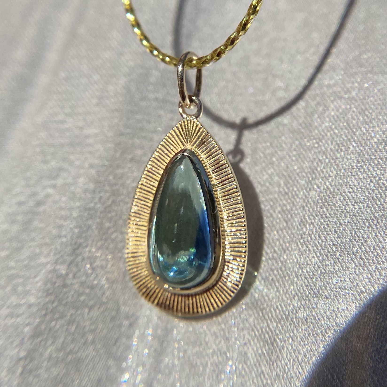 1.82CT Natural Sapphire 14K Solid Gold Pendant