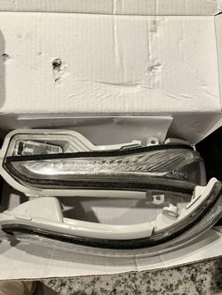 FS: OEM INFINITI  Q50 Q60 SIDE MIRROR SIGNAL 