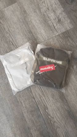 Supreme bag only have the grey one