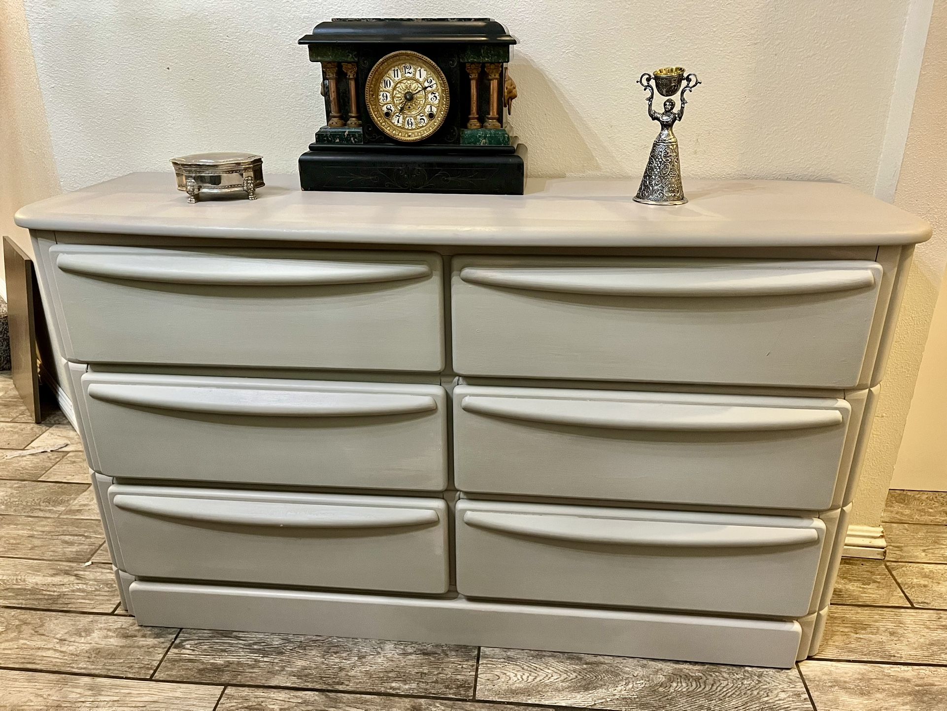 6-Drawer Wood Dresser With Grey Finish & Integrated Handles-Cash Only