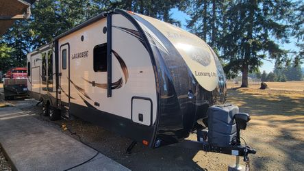 2018 Forest River Lacrosse Luxury Lite 330rst
