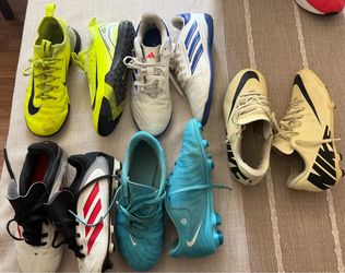 Soccer cleats size 4y