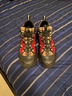 BURBERRY SIZE 45