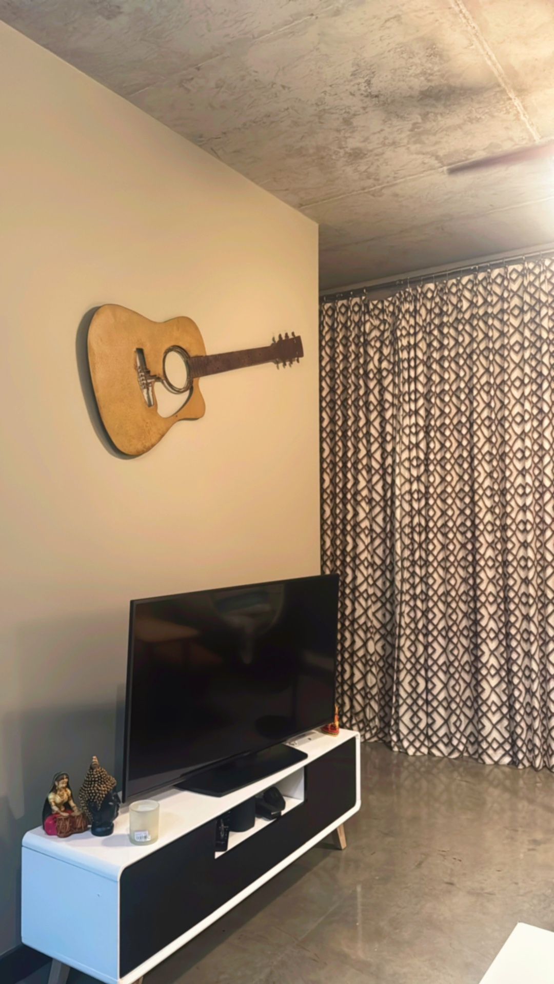 Vintage Guitar