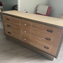 Dresser