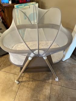 Baby Bassinet with net and wheels, neutral color