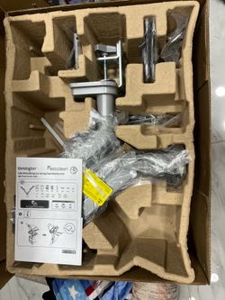 Dual monitor arm