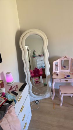 Free velvet mirror