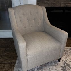 Accent Chair In Excellent Condition 