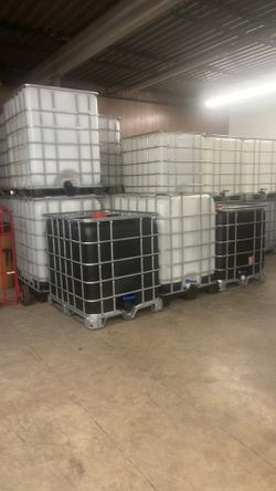 275 Gallon Tanks With Cage. Food Grade.