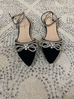New black flat pointed toe sandals size 8.5