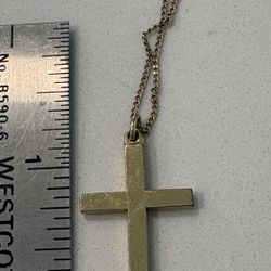 Vintage gold-plated cross pendant 18inch necklace. 