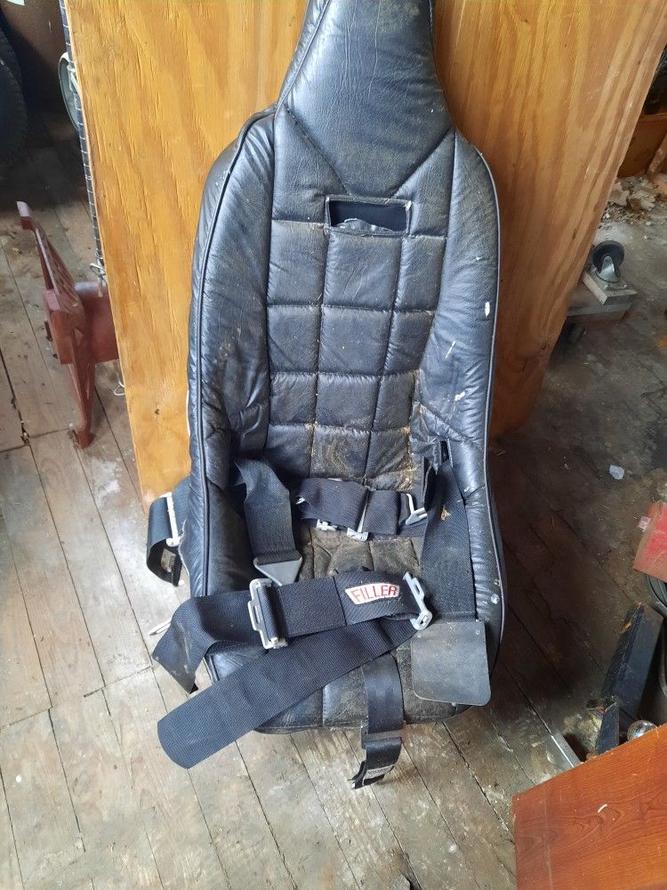 Racing seat