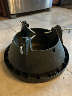 tree Stand, Sturdy Plastic, Great condition