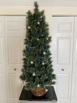 Xmas Pre-Lit Urn Tree; Out or Indoor; 5’- NEW!