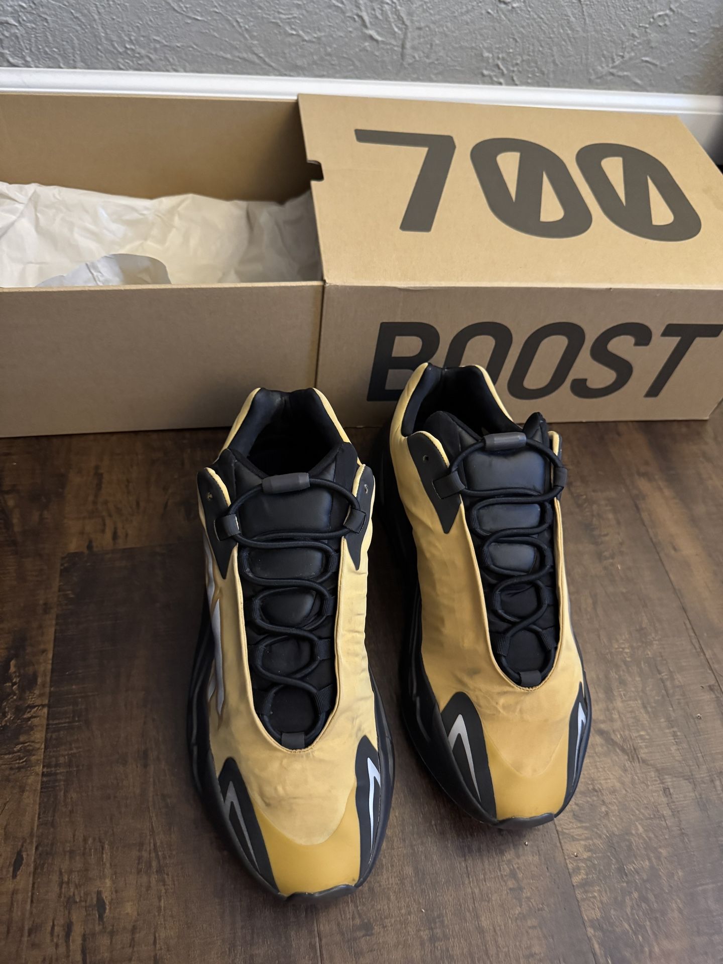 adidas Yeezy Boost 700 MNVN