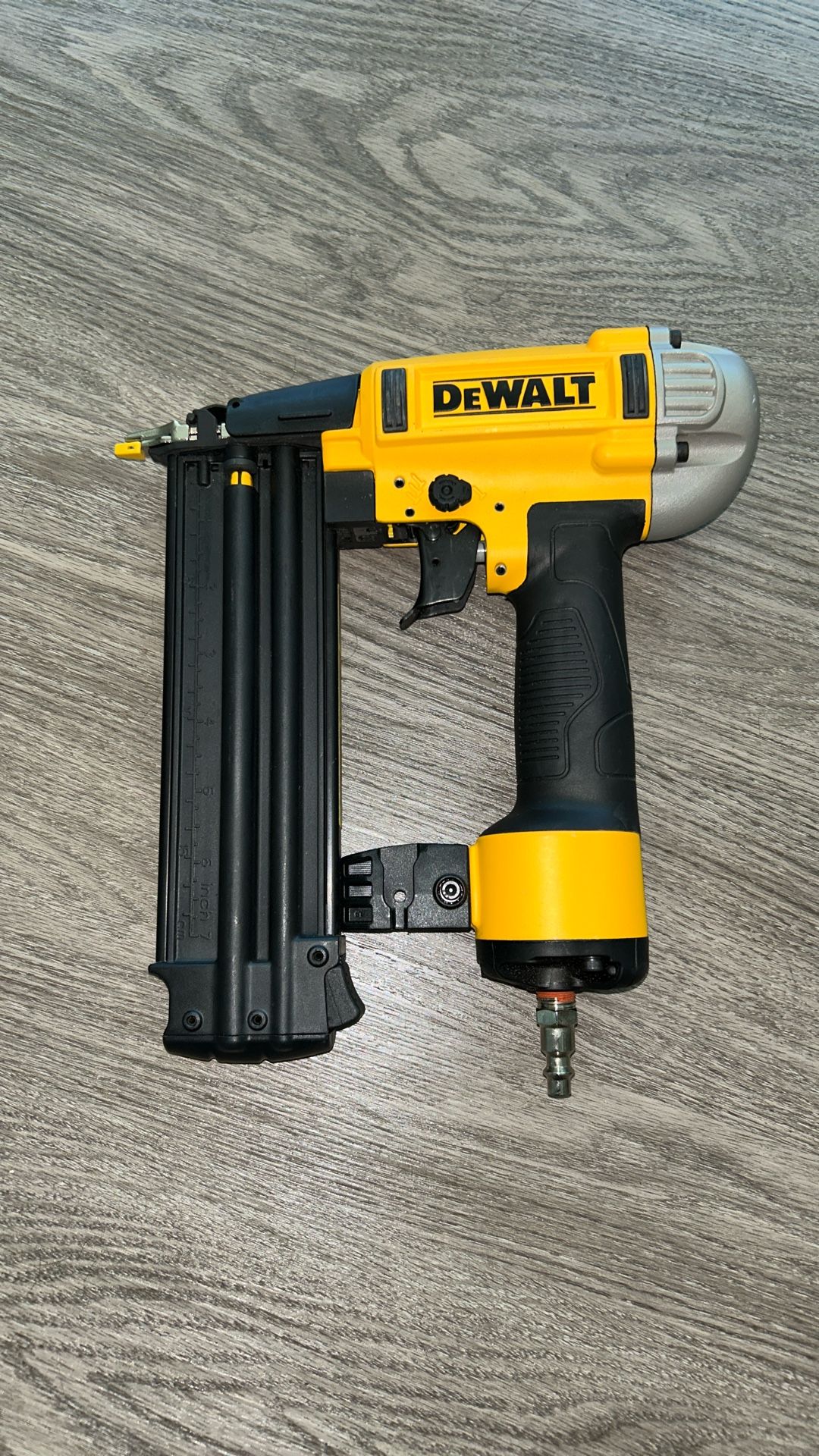 DEWALT 18-Gauge Pneumatic Brad Nailer