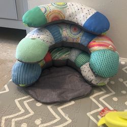 Infantino Prop-A-Pillar Tummy Time & Seated Support - Pillow Support for Newborn and Older Babies, with Detachable Support Pillow 