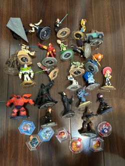Disney Infinity 24 Figure Lot Star Wars Toy Story Marvel Pixar