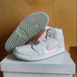 Nike Air Jordan 1 Mid SE Womens Size 10.5W/ 9 Mens Light Iron Ore Size 10.5 Brand New