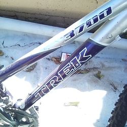 TREK  3700 Mountain Bike